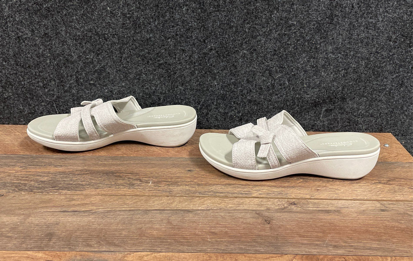 Clarks Cloudsteppers Off White Fabric Strappy Wedge Sandals Women's Size 7.5 W