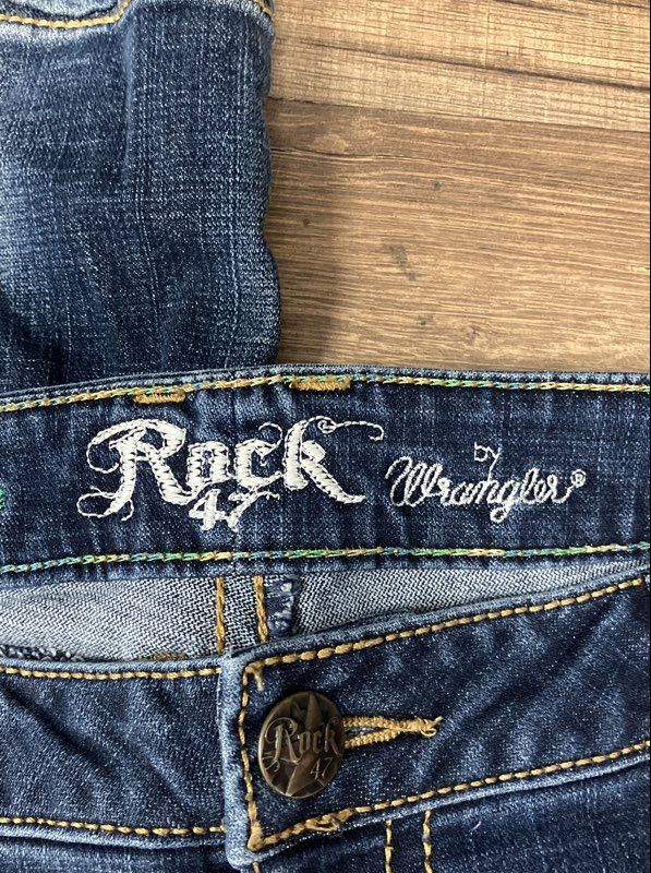 Wrangler Rock 47 Women's Blue Embellished Ultra Low Rise Bootcut Jeans Sz 31x34