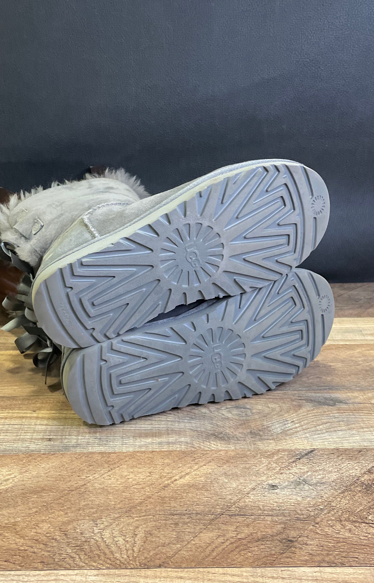 Ugg Bailey Bow II Grey Suede Sheepskin Winter Boots Women's Size 8