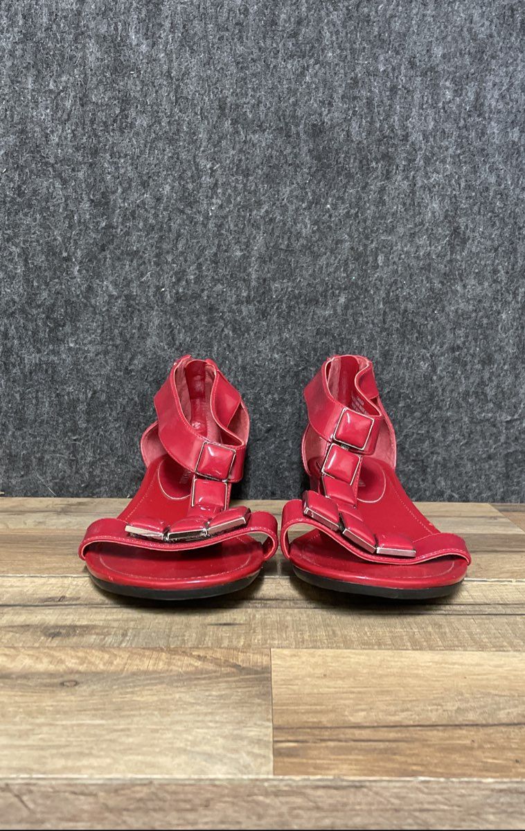Enzo Angiolini Bright Red Patent T-Strap Embellished Wedge Sandals Size 9.5 M