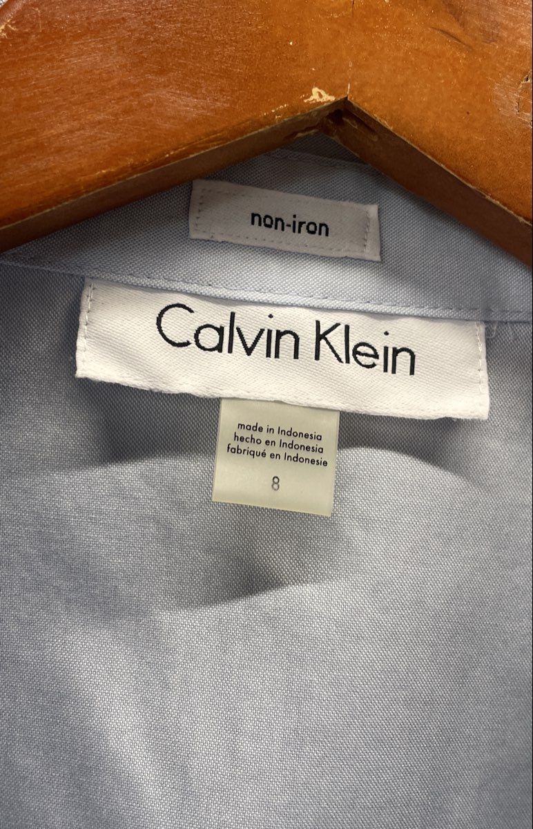 Calvin Klein Women's Light Blue Non-Iron Long Sleeve Button Up Shirt Sz 8