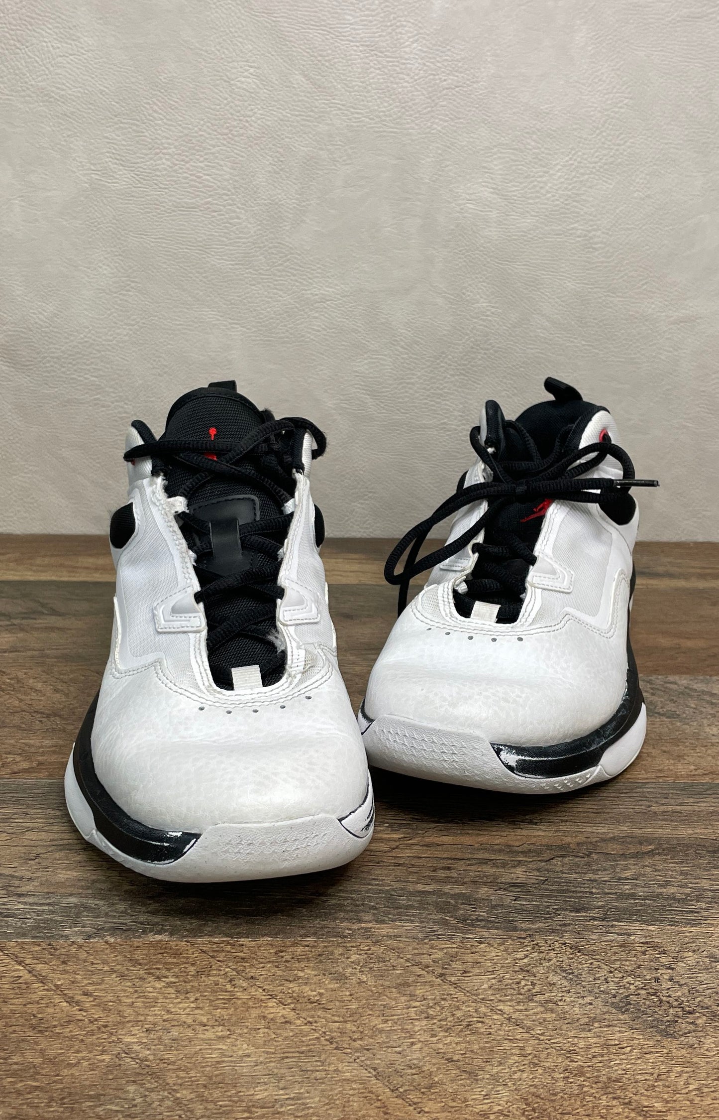 Nike Jordan Max Aura 5 GS White Black University Red Basketball Shoes Size 7Y