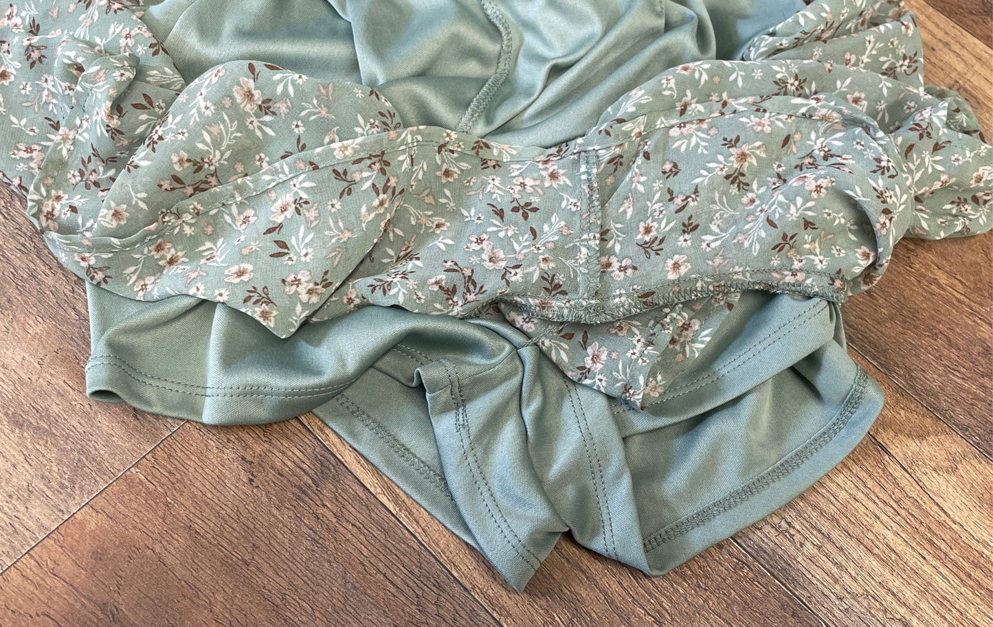 Francesca's Women's Sage Green Floral Ruffled Romper Puff Sleeve NWT Sz S