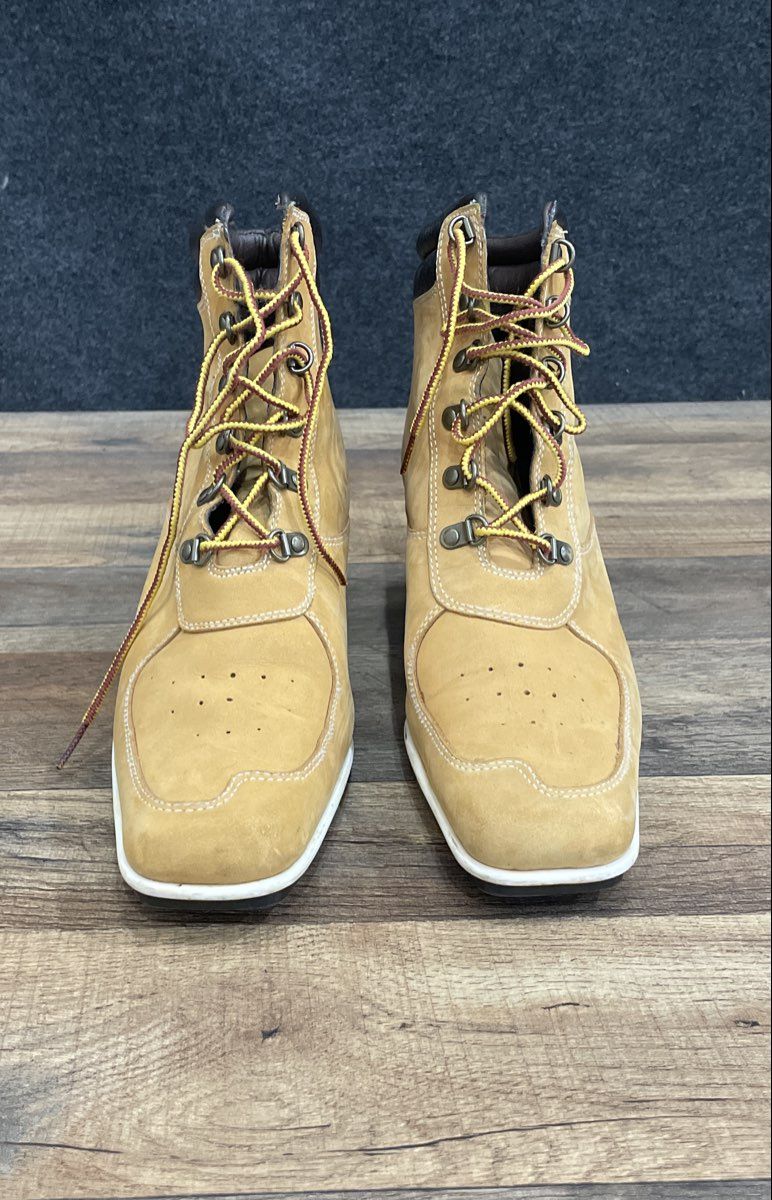 Vintage Y2K Timberland 19345 Wheat Leather Square Toe Heeled Boots Size 10M