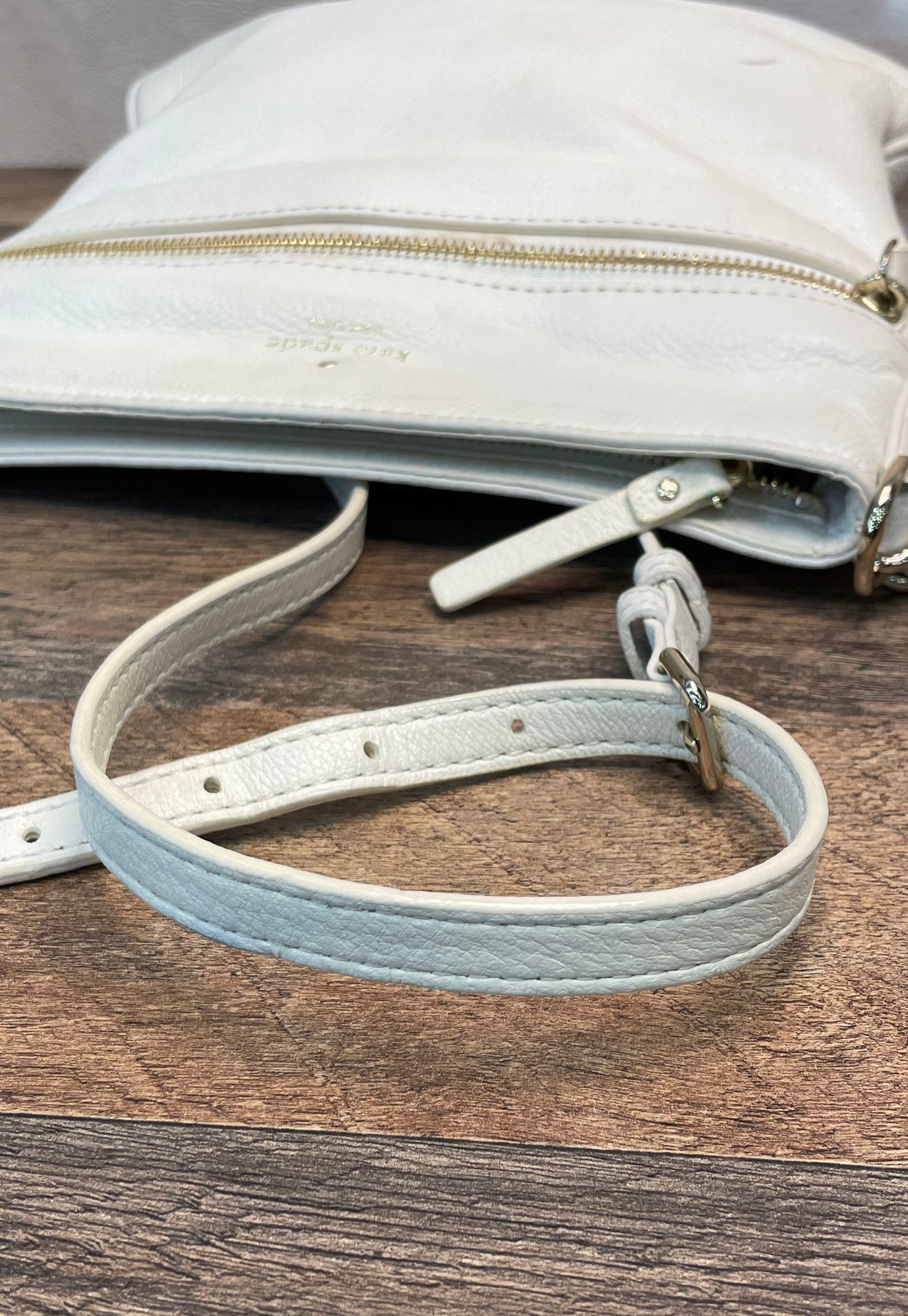 Kate Spade White Pebbled Leather Front Zip Crossbody Bag Silver Hardware