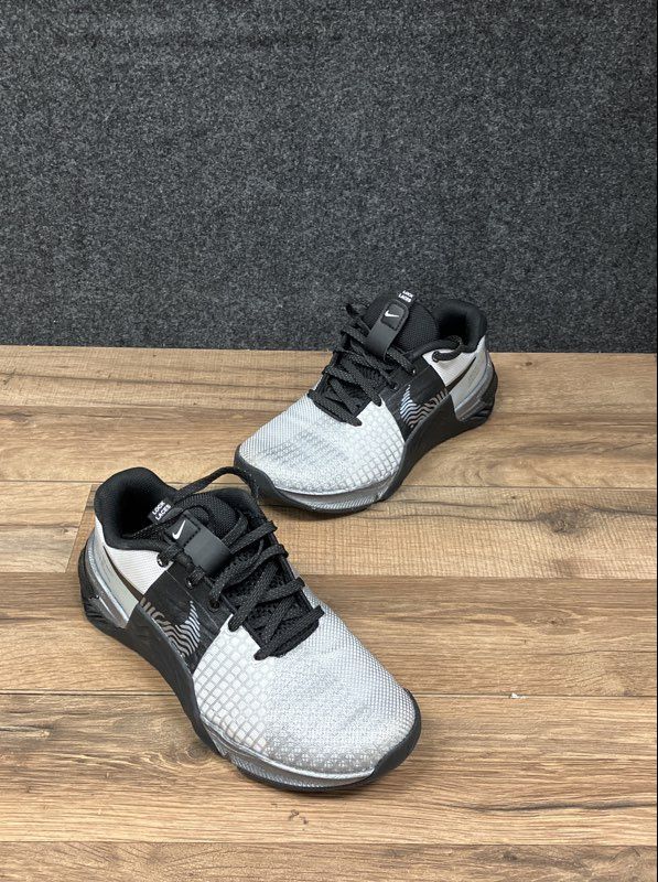Nike Metcon 8 White Black Metallic Silver Training Shoes Womens Size 7