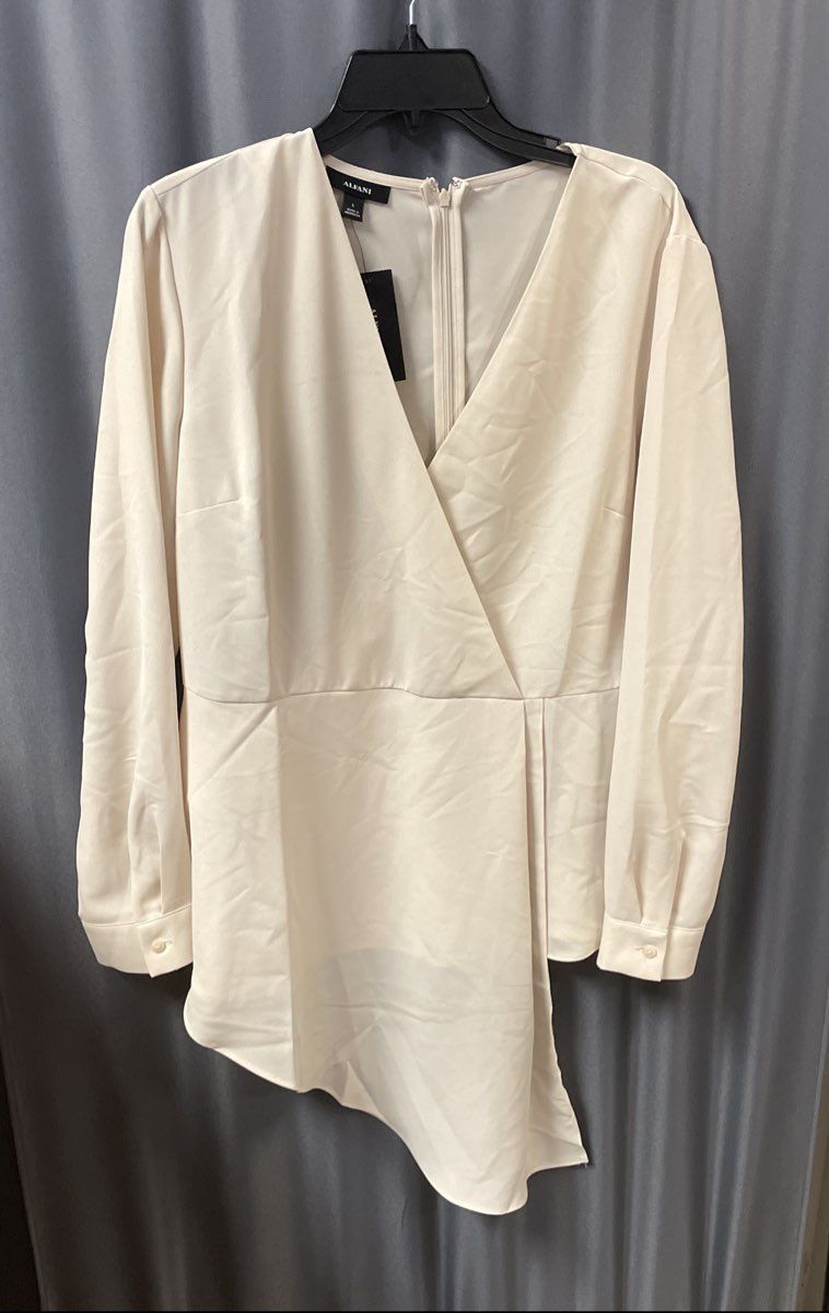 Alfani Women's Ivory Emerald Safari Asymmetric Hem V-Neck Top Sz L NWT