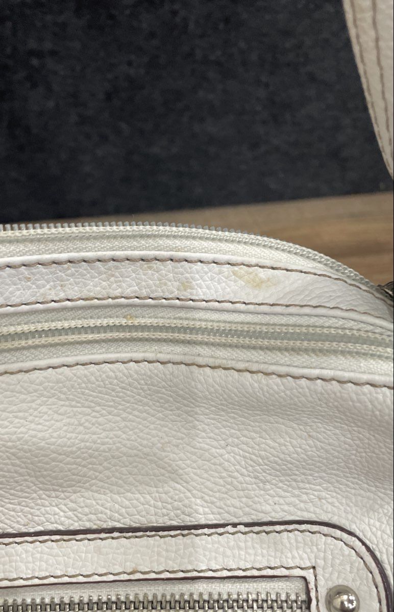 Tignanello White Pebbled Leather Crossbody Shoulder Bag Silver Hardware Zip