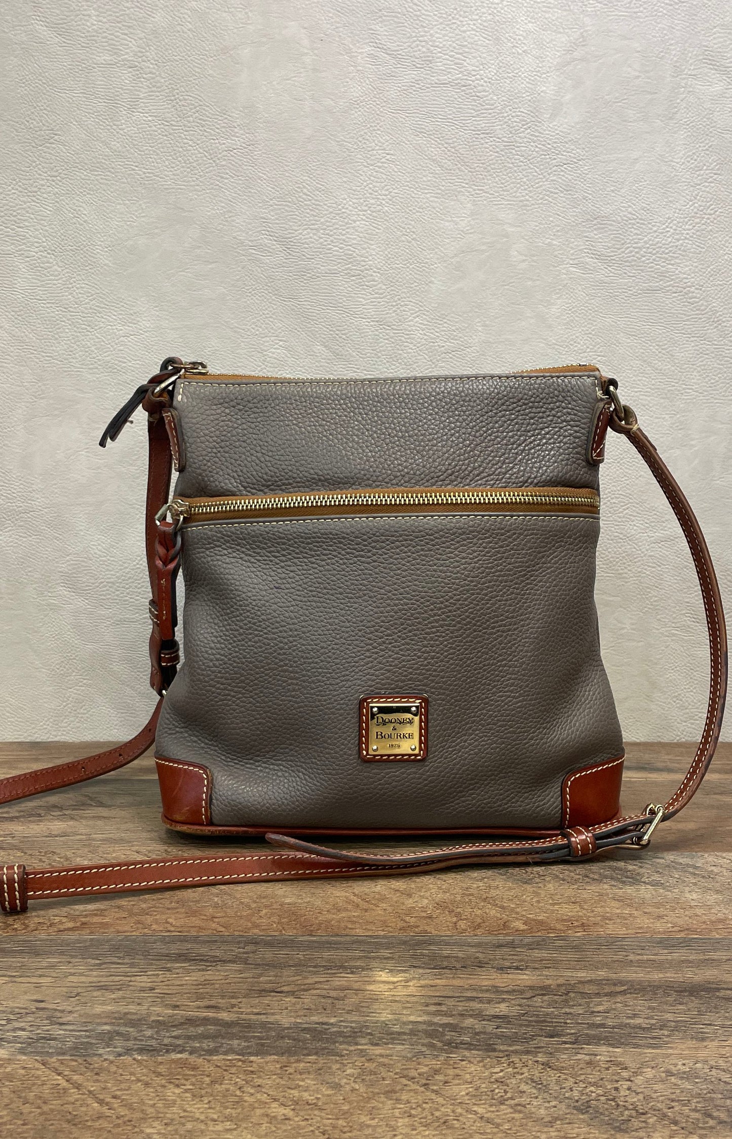 Dooney & Bourke Grey Pebbled Leather Crossbody Shoulder Bag Tan Trim Gold HW