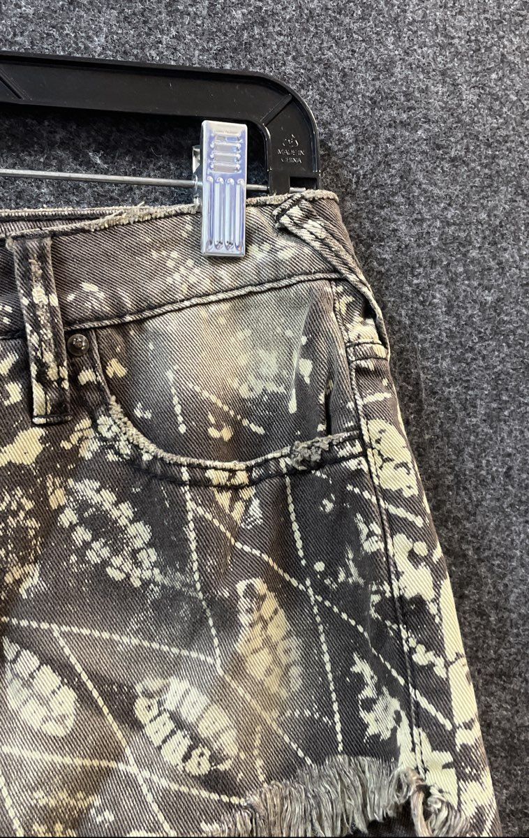 Free People Women's Distressed Bleached Geometric Print Denim Shorts Sz 28