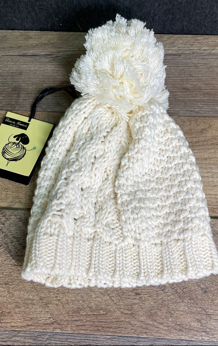 Patrick Francis Kids' Cream Shamrock Cable Knit Pom Pom Winter Hat NWT Sz 1/3