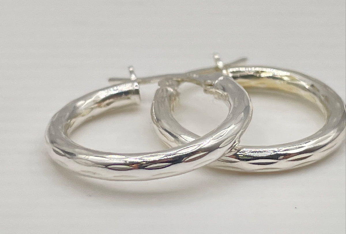 925 Sterling Silver Diamond-Cut Hoop Earrings 2.3g