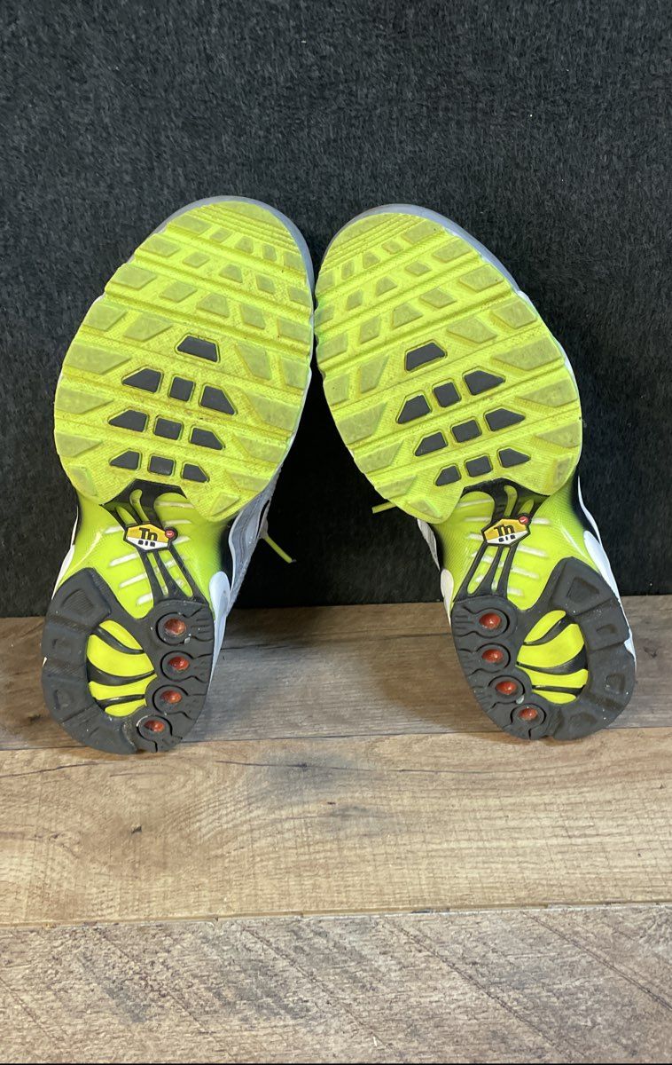 Nike Air Max Plus GS White Black Volt Tn Running Shoes Size 6.5Y