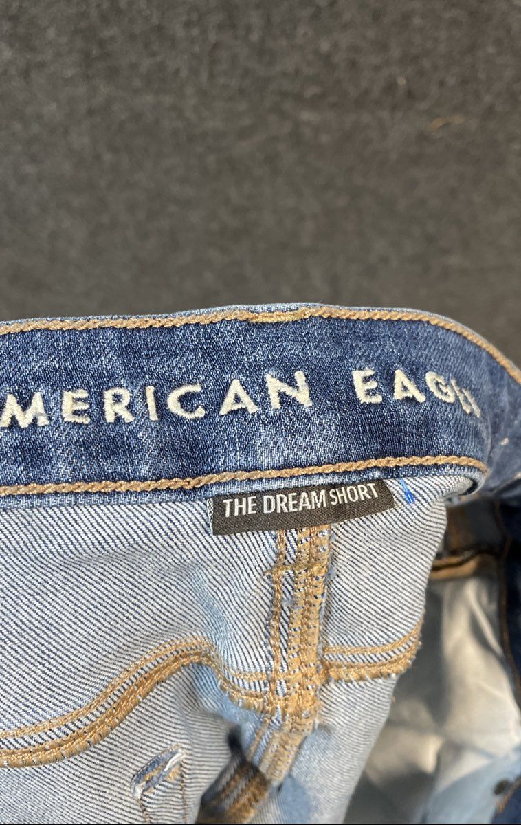 American Eagle Women's Blue The Dream Short Distressed Raw Hem Denim Sz 10
