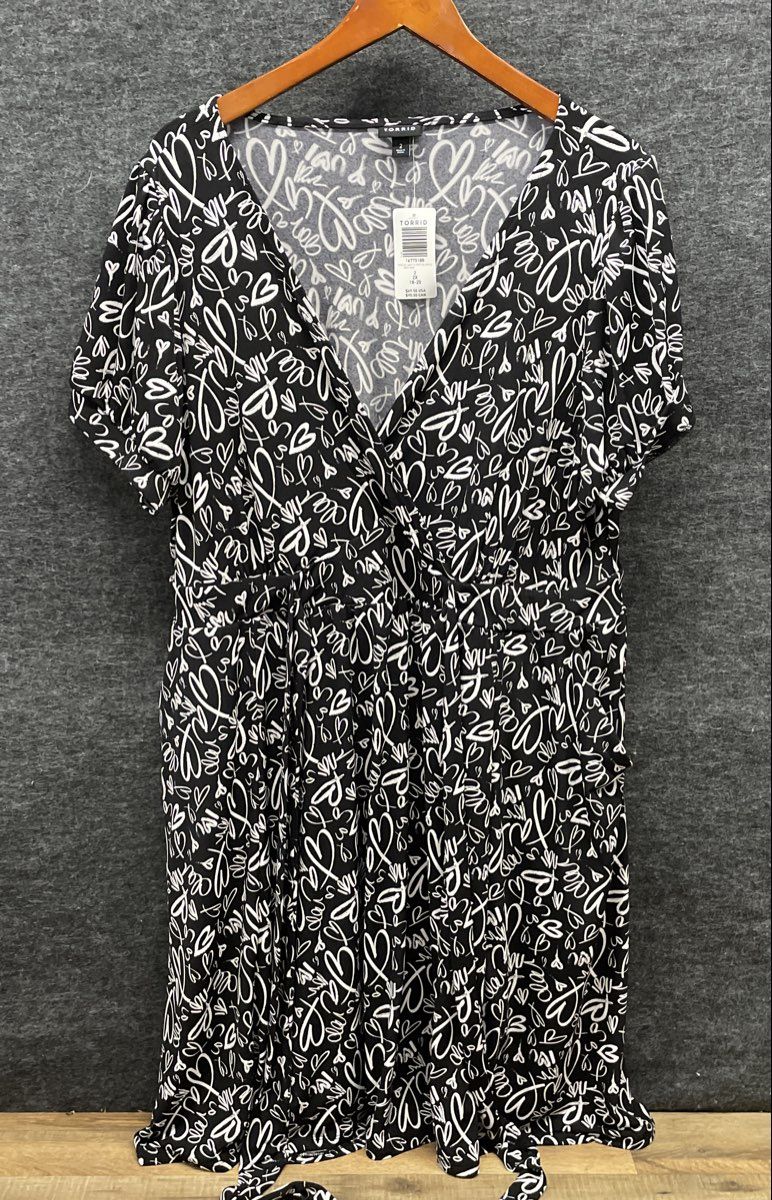 Torrid Women's Black Heart Print Surplice Puff Short Sleeve Dress NWT Sz 2X