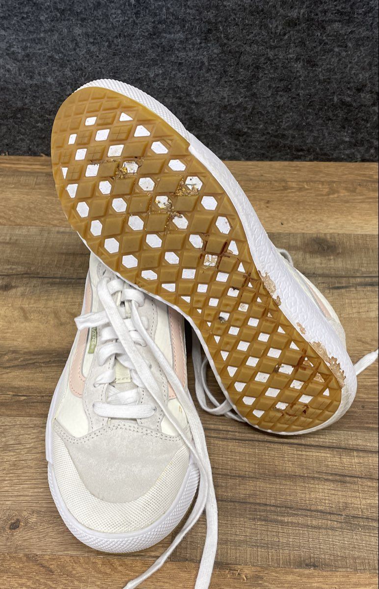 Vans Ultrarange EXO White Peach Green Low Top Sneakers Men's 6 Women's 7.5