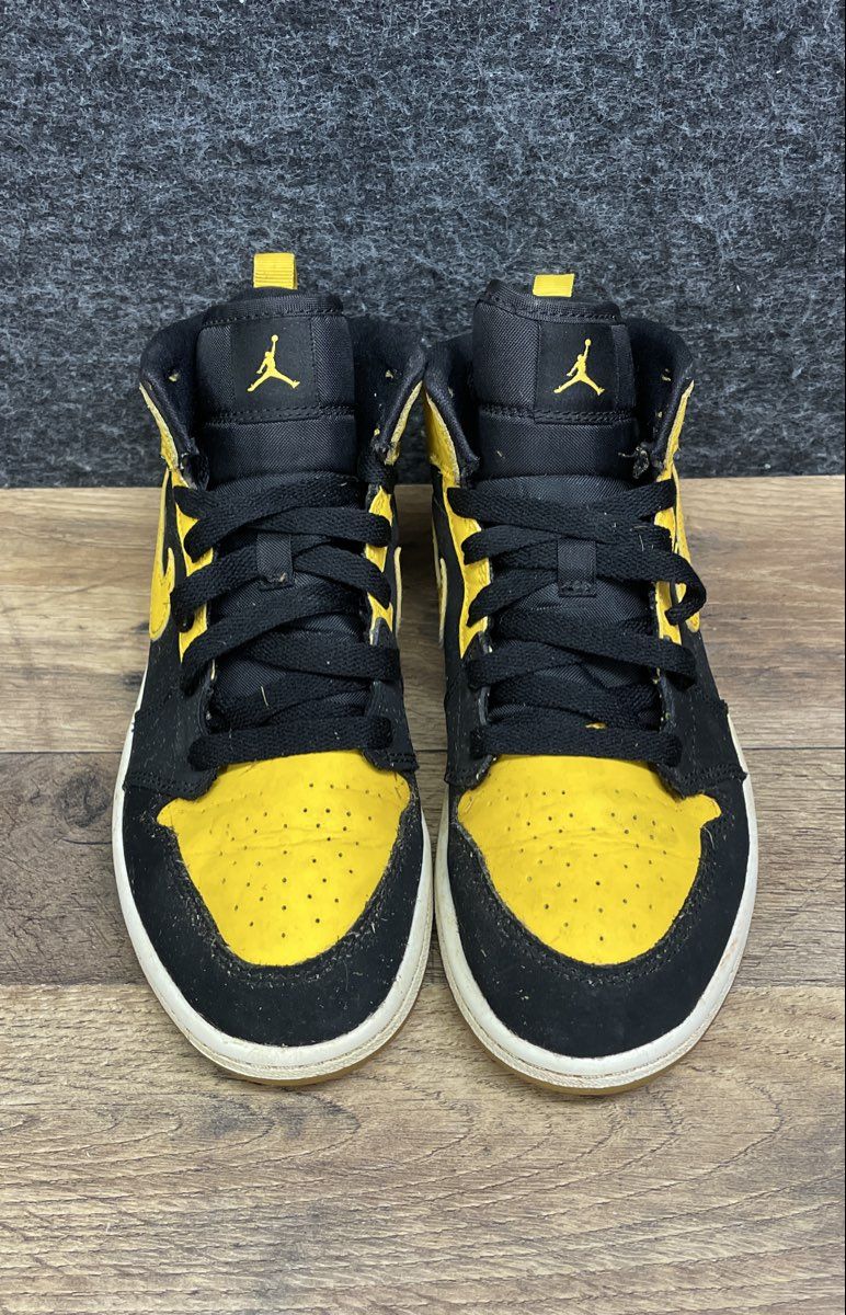 Nike Air Jordan 1 Mid New Love Black Varsity Maize GS Youth Size 3Y
