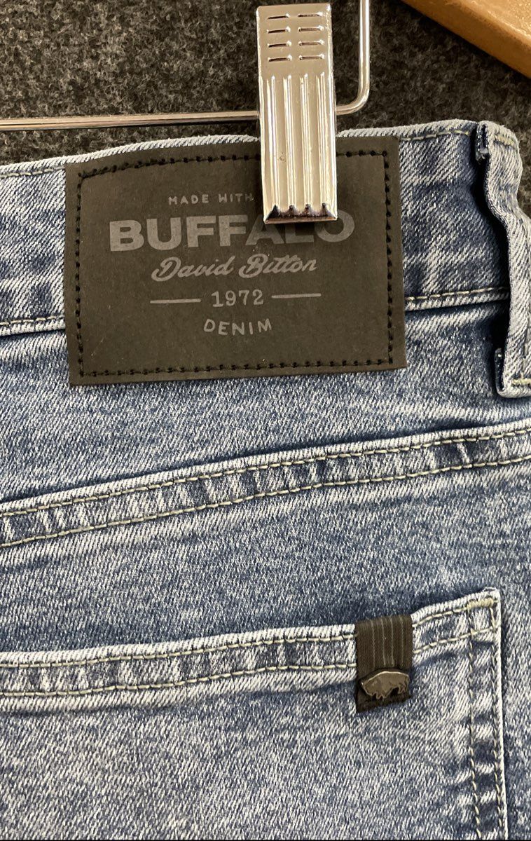 Buffalo David Bitton Men's Driven Relaxed Straight Jeans Blasted NWT Sz 30x32