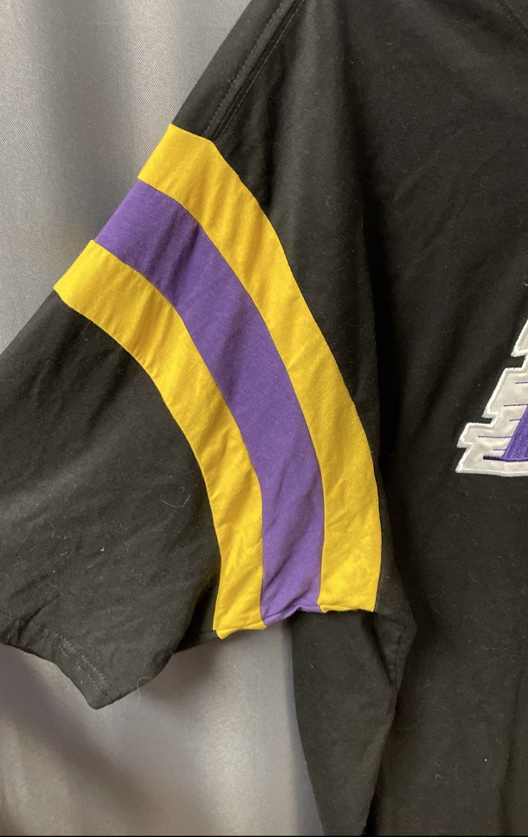 Ultra Game Men's NBA LA Lakers Embroidered Black Striped Sleeve T-shirt Sz XL