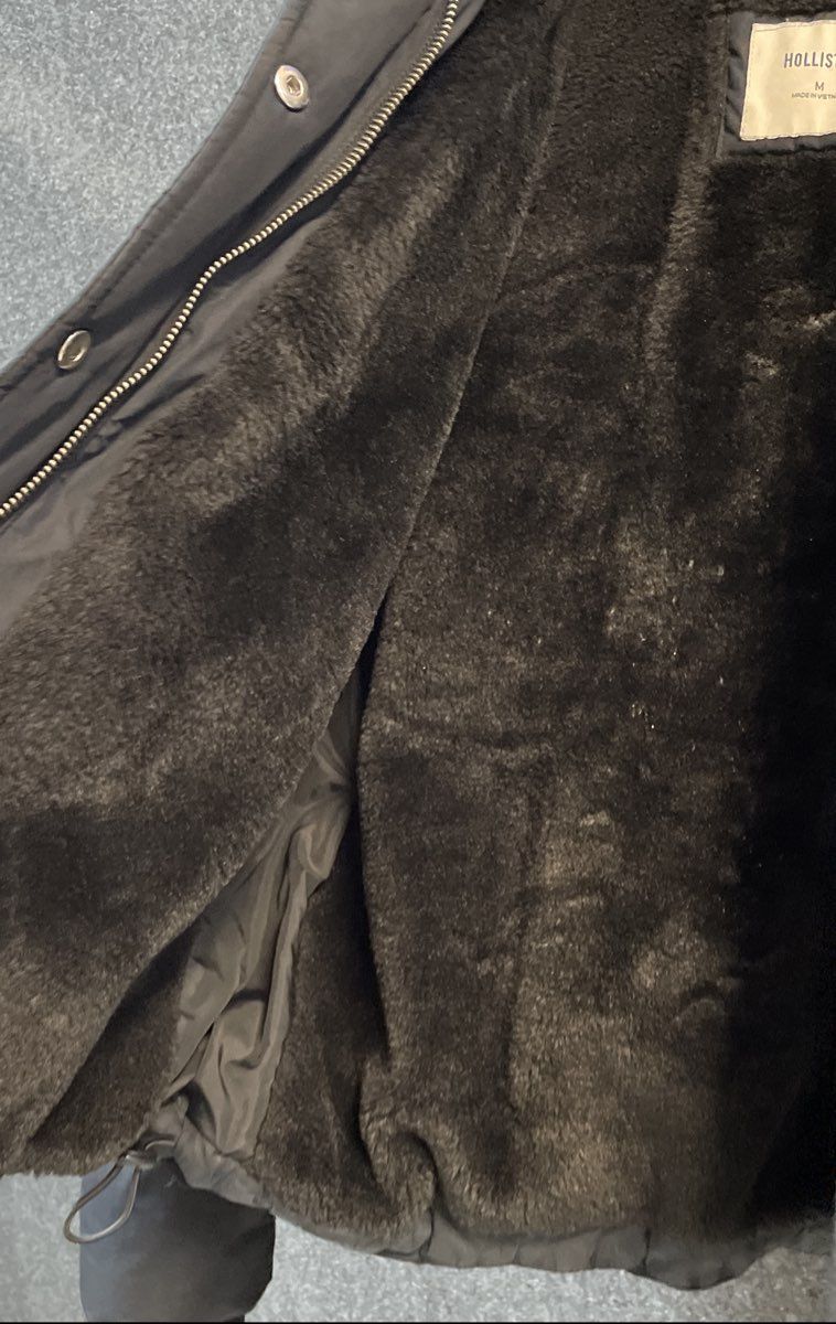 Hollister Women's Black Faux Fur Lined Hooded Chevron Puffer Jacket Sz M