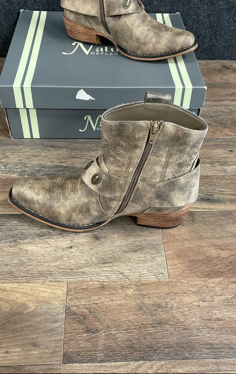 Natural Reflections Kaylee Short Distressed Tan Western Ankle Booties Size 8