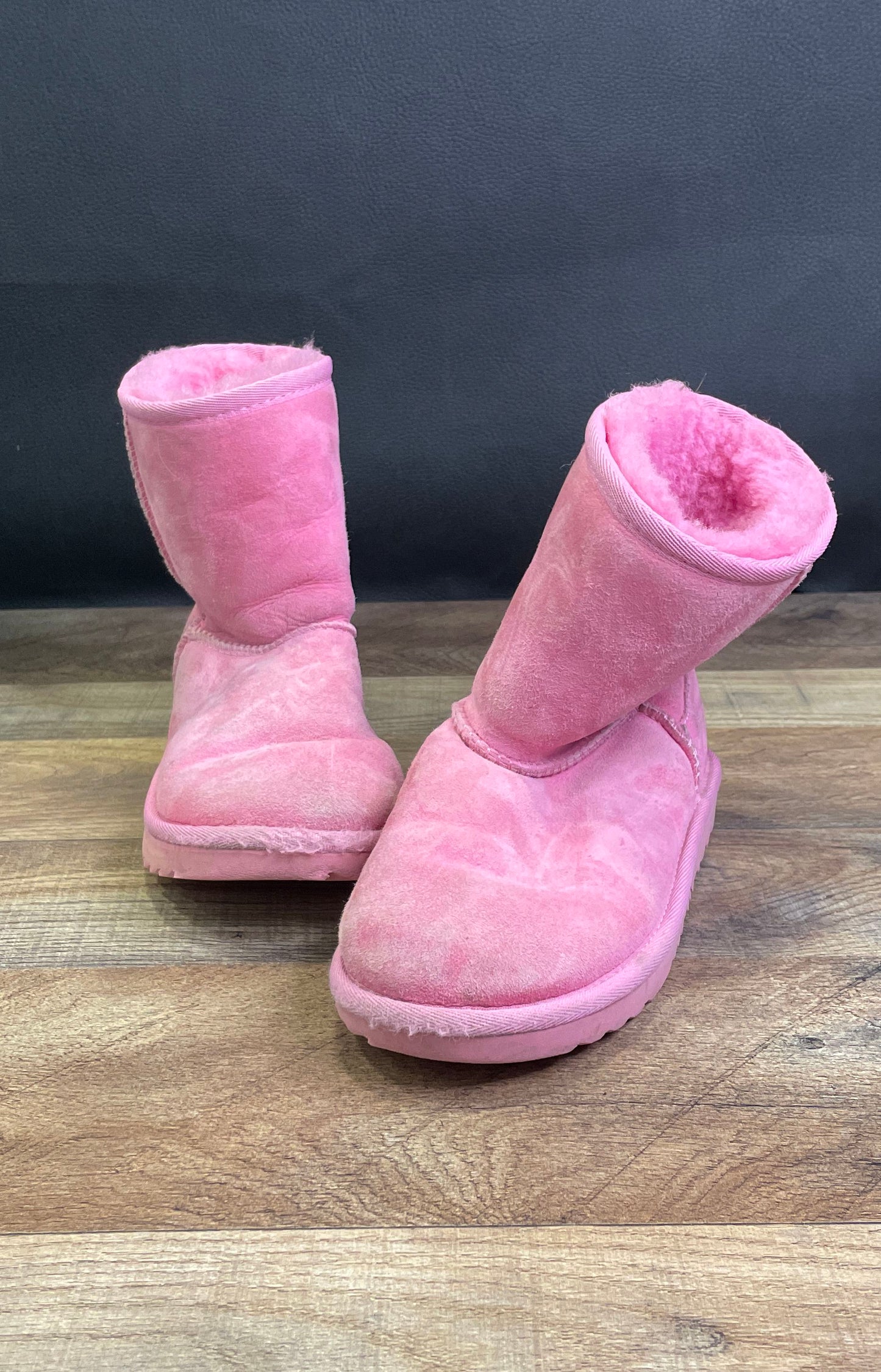 UGG Classic II Kids Pink Suede Sheepskin Fur Lined Winter Boots Size 2