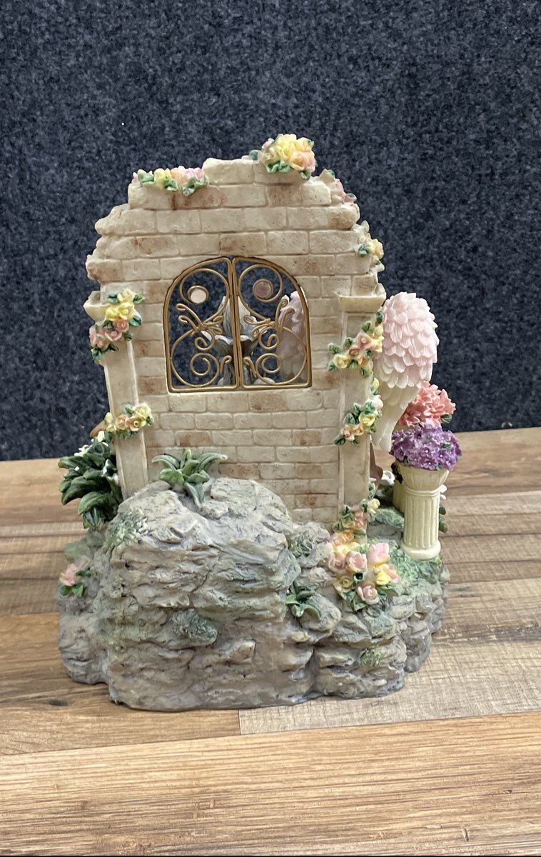 Vintage Classic Treasures Musical Angel Fountain Figurine Lion Lamb 9"H