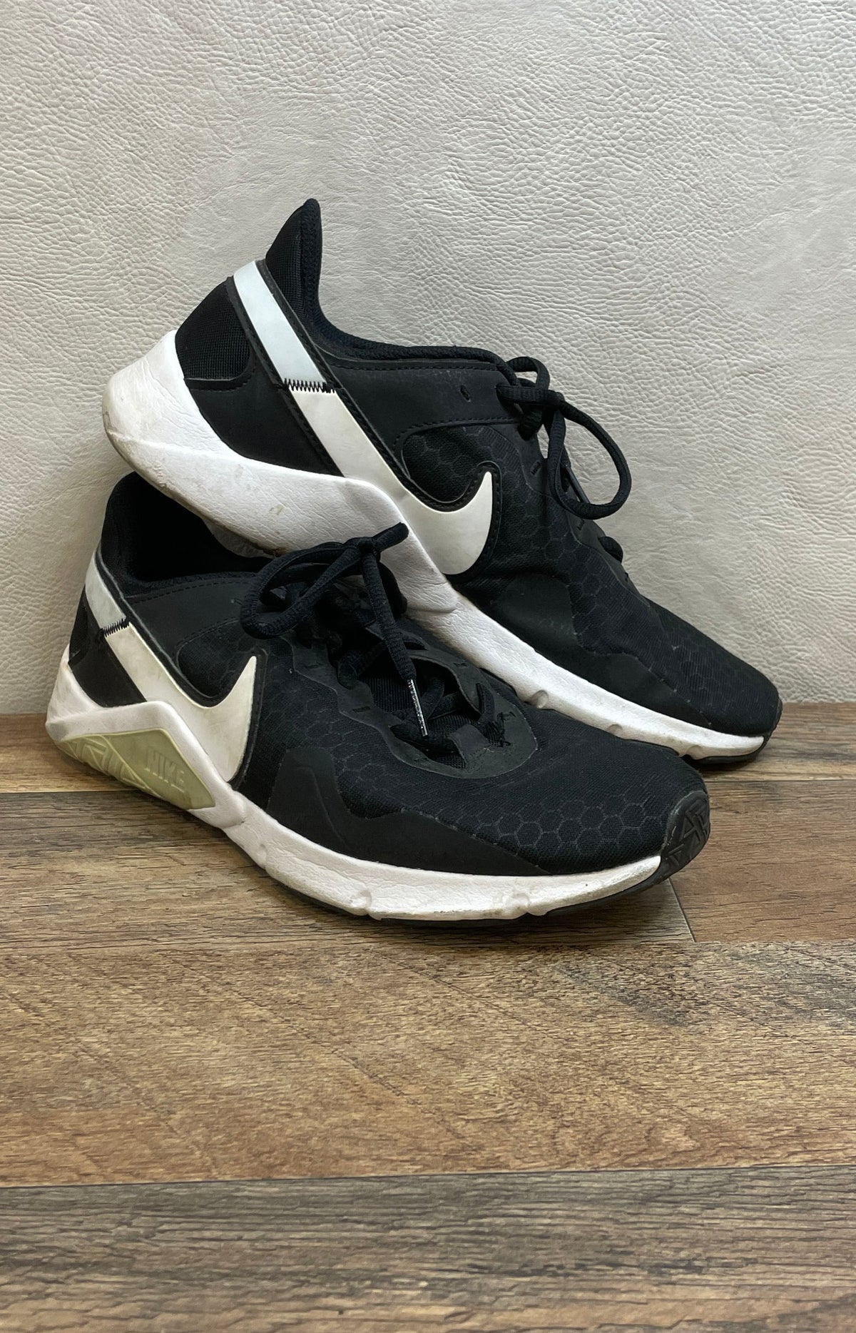 Nike Legend Essential 2 Men's Training Shoes Black White Gym Size 10
