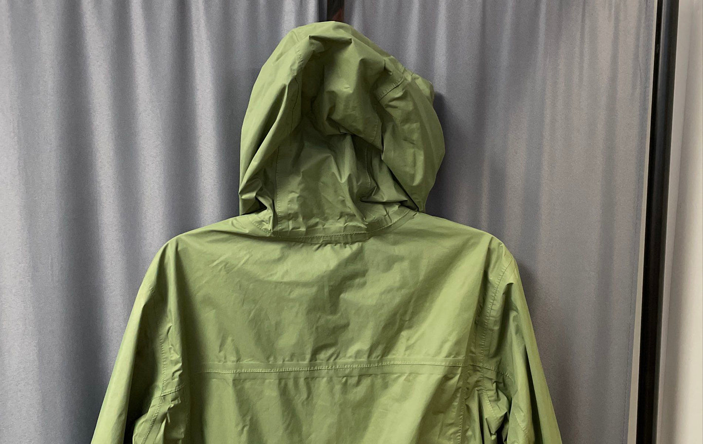 Columbia Men's Green Omni-Tech Waterproof Hooded Rain Jacket Size S