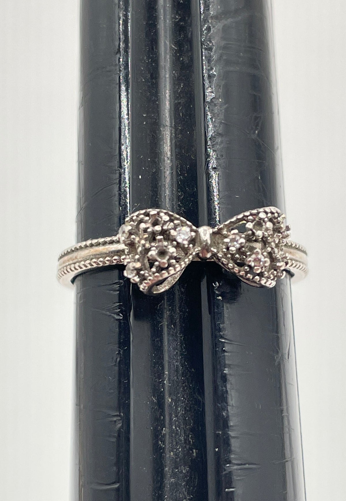925 Sterling Silver CZ Accent Bow Ribbon Ring 2.1g *Missing Stones*