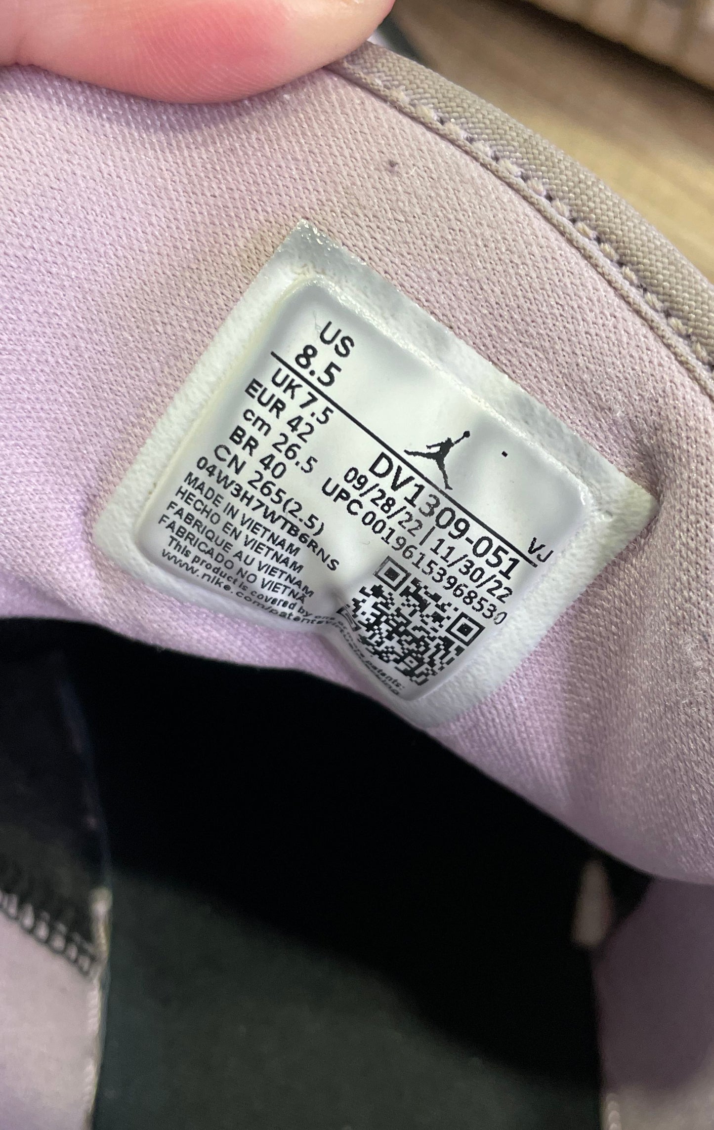 Nike Air Jordan 1 Low SE Iced Lilac Black White Sneakers Size 8.5 COA