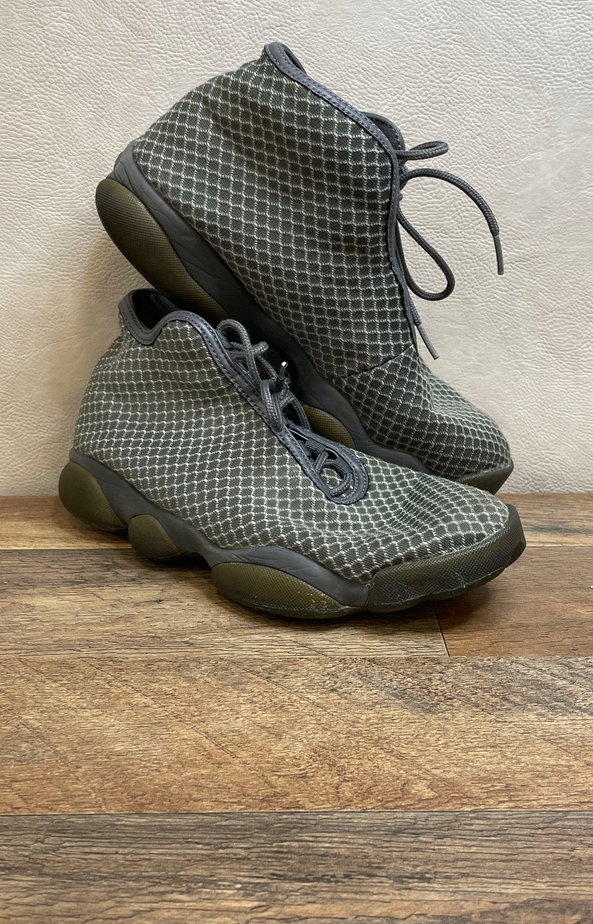 Nike Air Jordan Horizon Dark Grey Wolf Grey Sneakers 823581-003 Men's Size 8.5