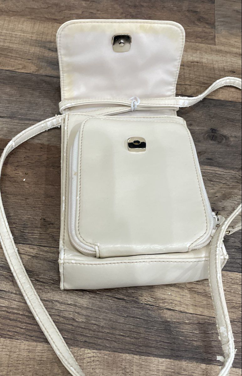 Liz Claiborne White Faux Leather Slim Crossbody Phone Bag Silver Hardware