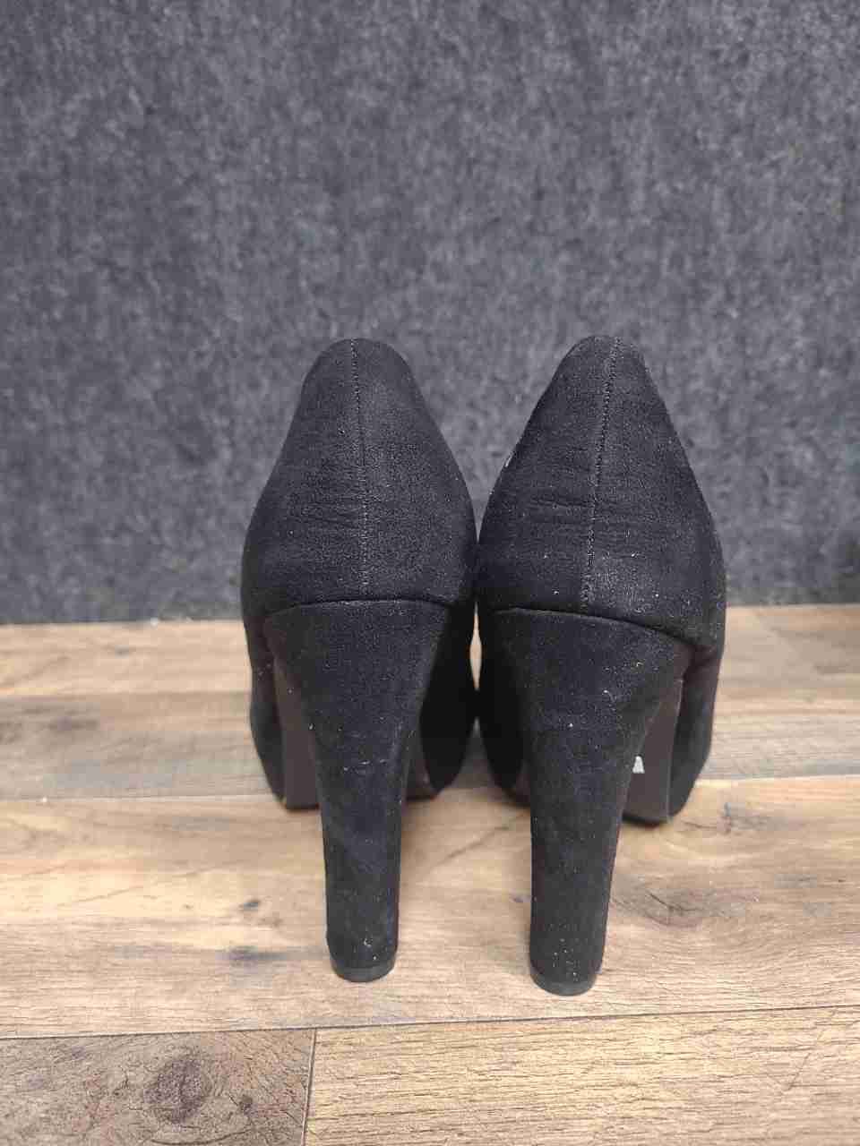 Torrid Black Faux Suede Platform Round Toe Block Heel Pumps Women's Size 7WW