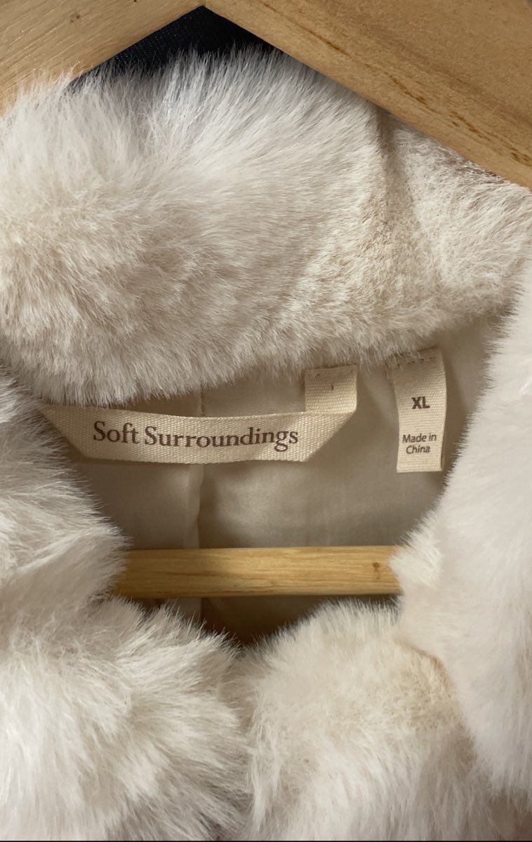Soft Surroundings Women's White Tiered Faux Rabbit Fur Full Zip Vest Sz XL
