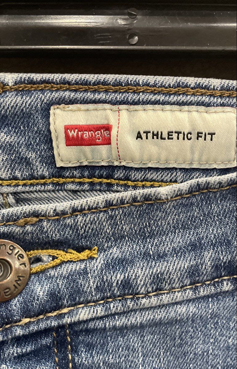 Wrangler Men's Athletic Fit Light Blue Premium Quality Stretch Jeans Size 42x32