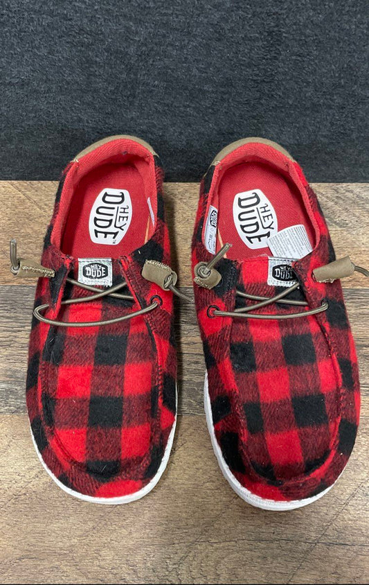 Hey Dude Wendy Buffalo Plaid Red Black Slip-On Moccasin Shoes Women's Size 7