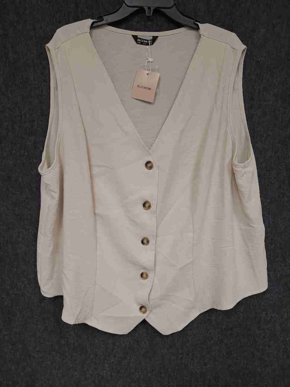 Bloomchic Women's Beige Textured V-Neck Button Front Vest Top Size 26 NWT