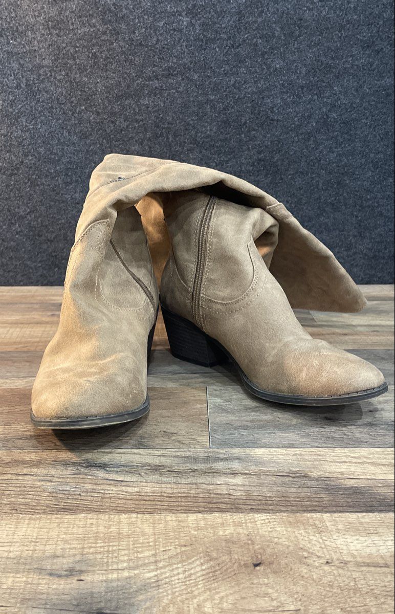 Fergalicious Tan Brown Slouchy Knee High Western Style Boots Women's Size 9.5