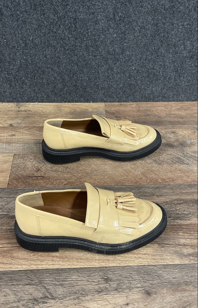 Franco Sarto L-Jack Beige Patent Kiltie Tassel Lug Sole Loafers Size 8.5M