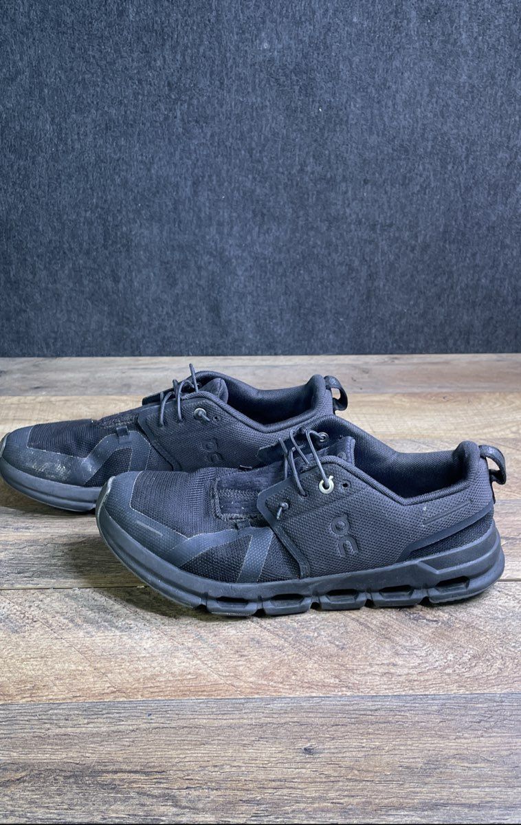 On Running Cloud Sky All Black Youth Running Shoes Sneakers Size 6.5Y