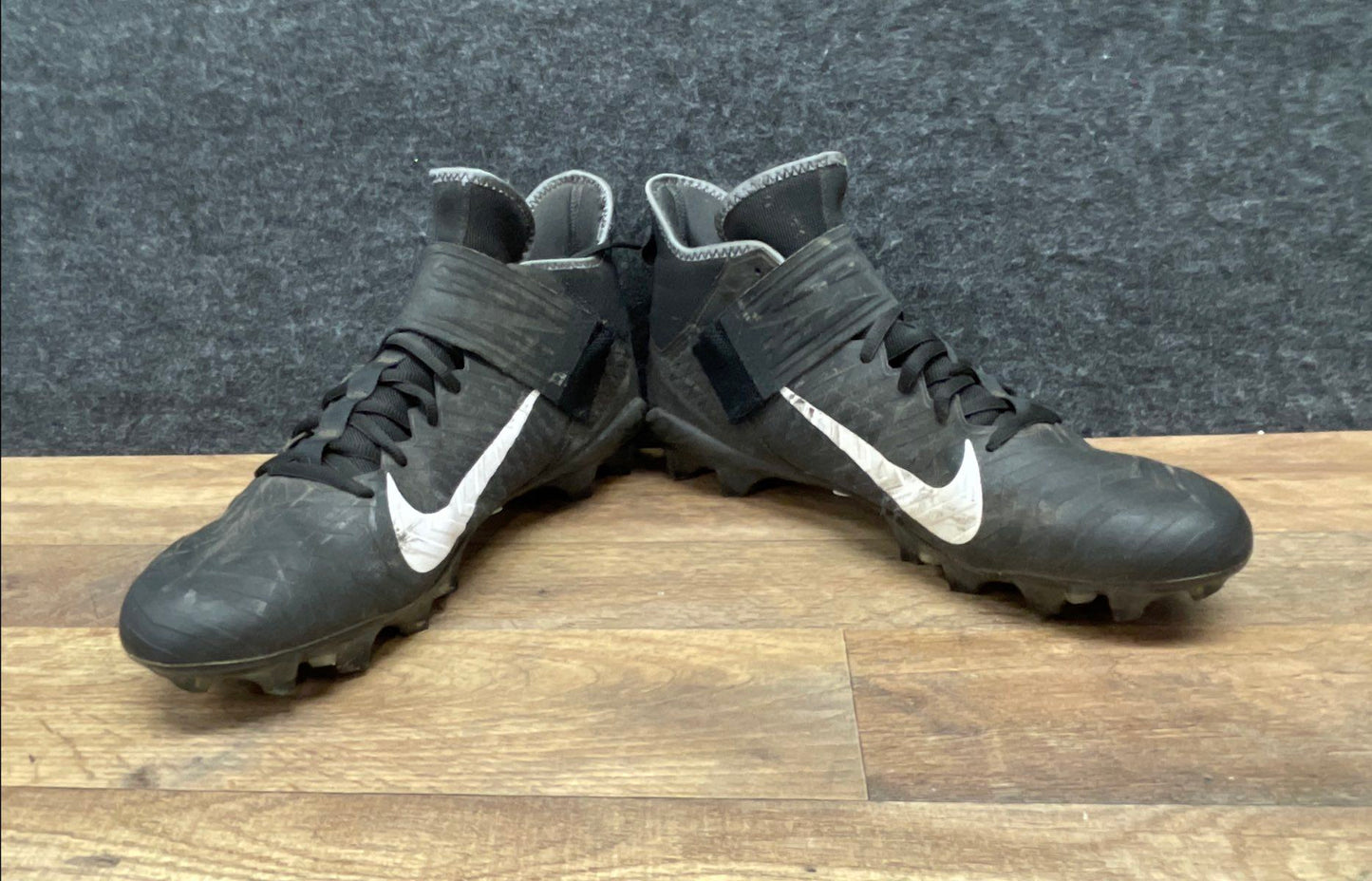 Nike Alpha Menace Pro 2 Mid Black White Football Cleats Men's Size 12