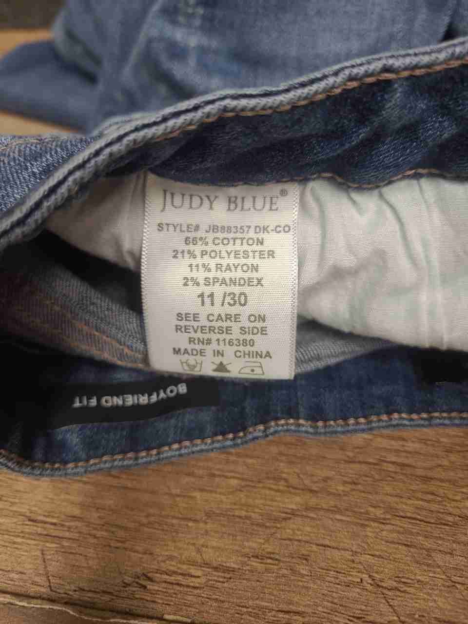 Judy Blue Women's Boyfriend Fit Jeans Blue Distressed Raw Hem Size 11/30