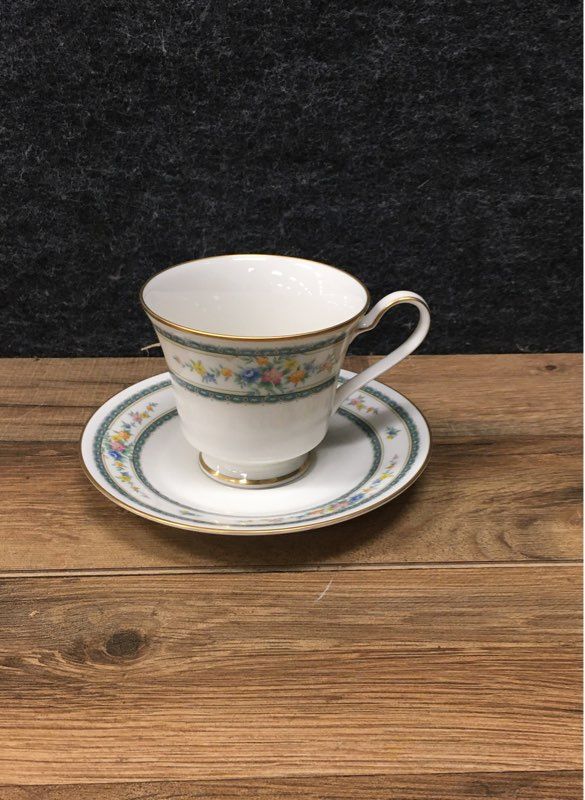 Lot of 5 Noritake Amenity 7228 Footed Cups & Saucers