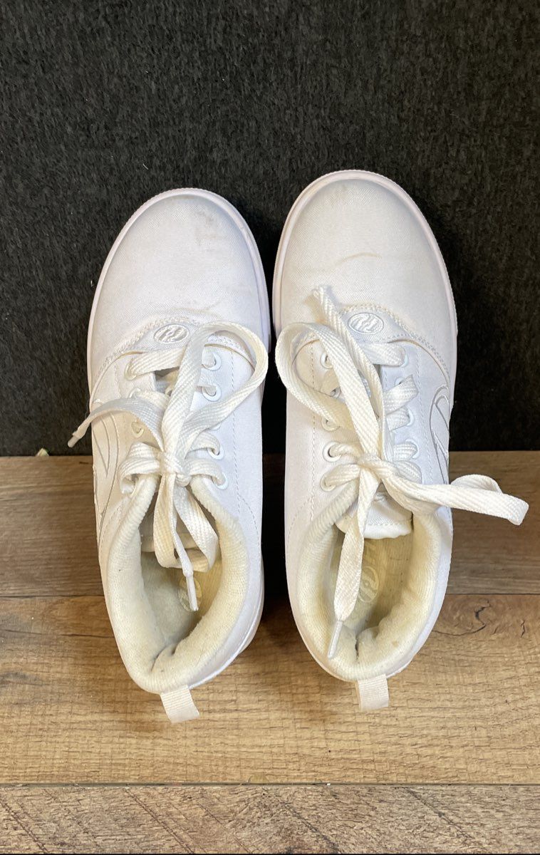Heelys White Low Top Roller Skate Shoes with Wheels & Tool Youth Size 2Y