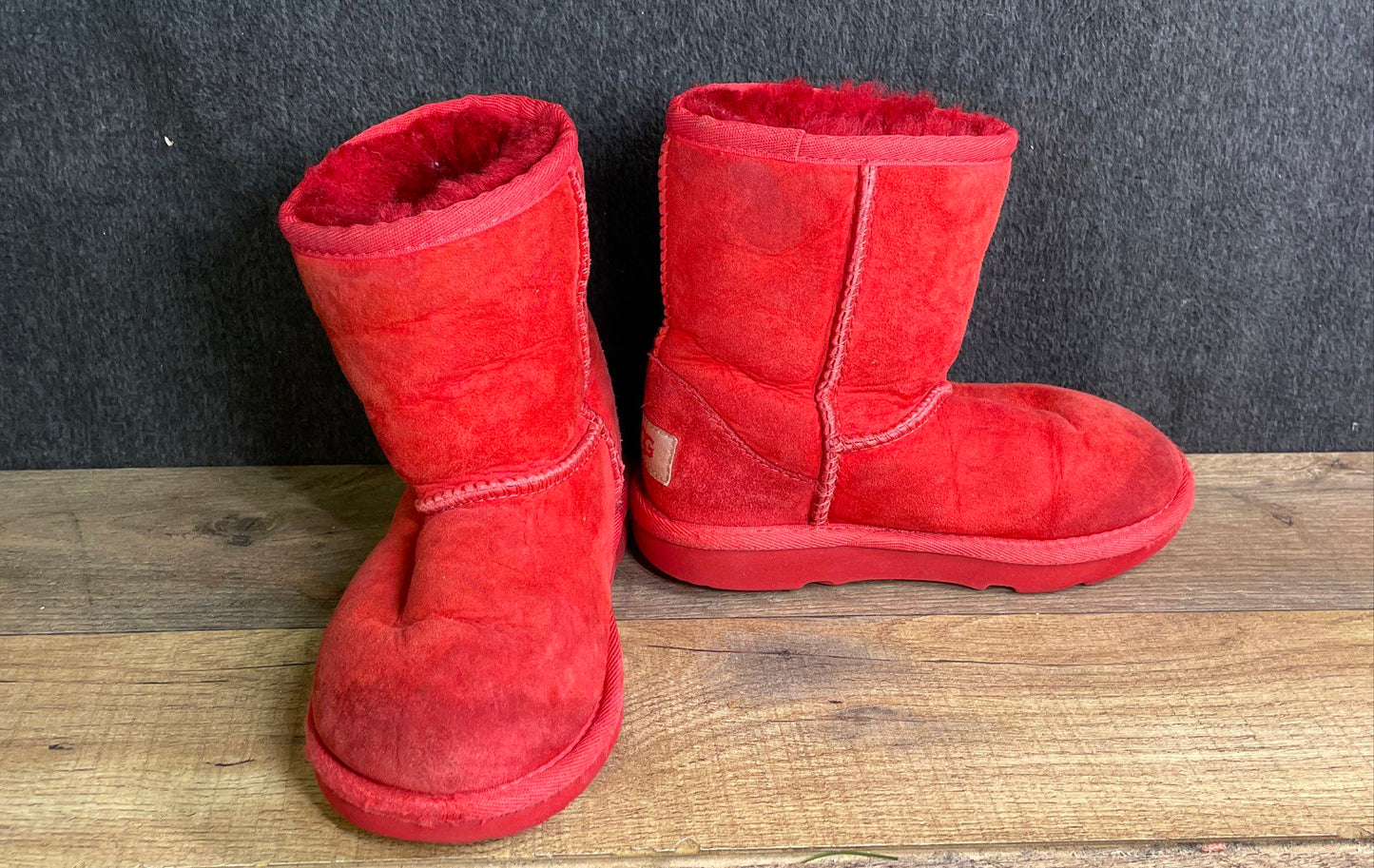 UGG Classic Short II Red Kids Suede Sheepskin Boots Size 10