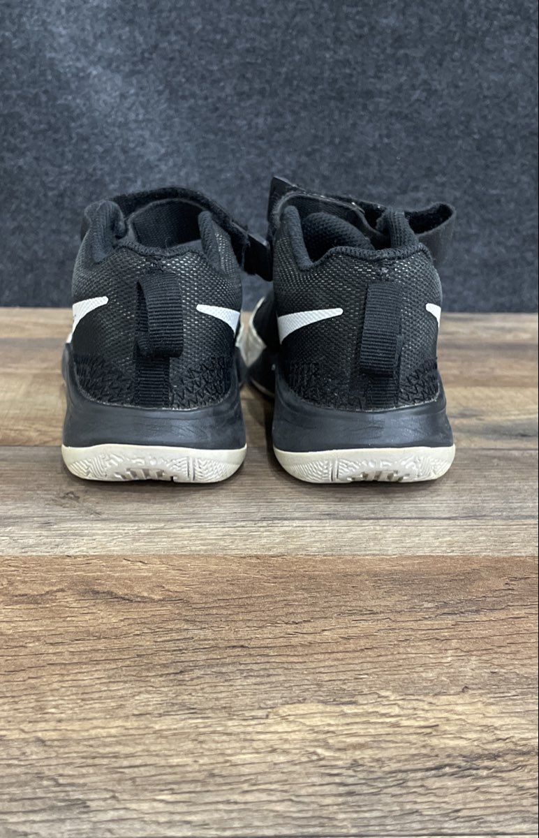 Nike Kyrie Flytrap 3 Black White Youth Basketball Shoes Size 2Y
