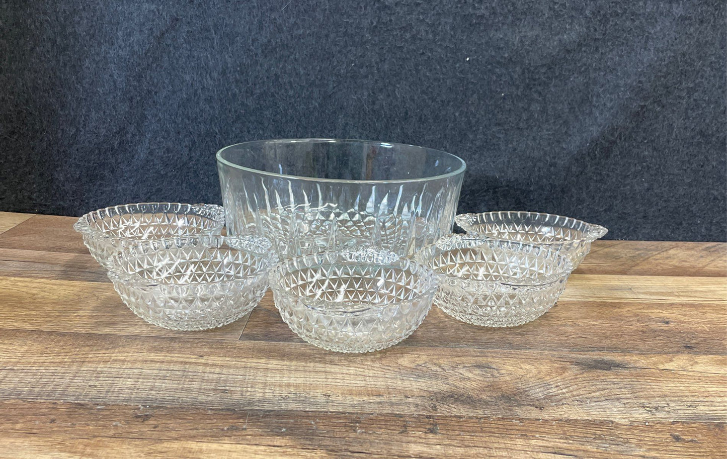Arcoroc France Starburst Large Serving Bowl & 4 Diamond Point Bowls 5pc Set