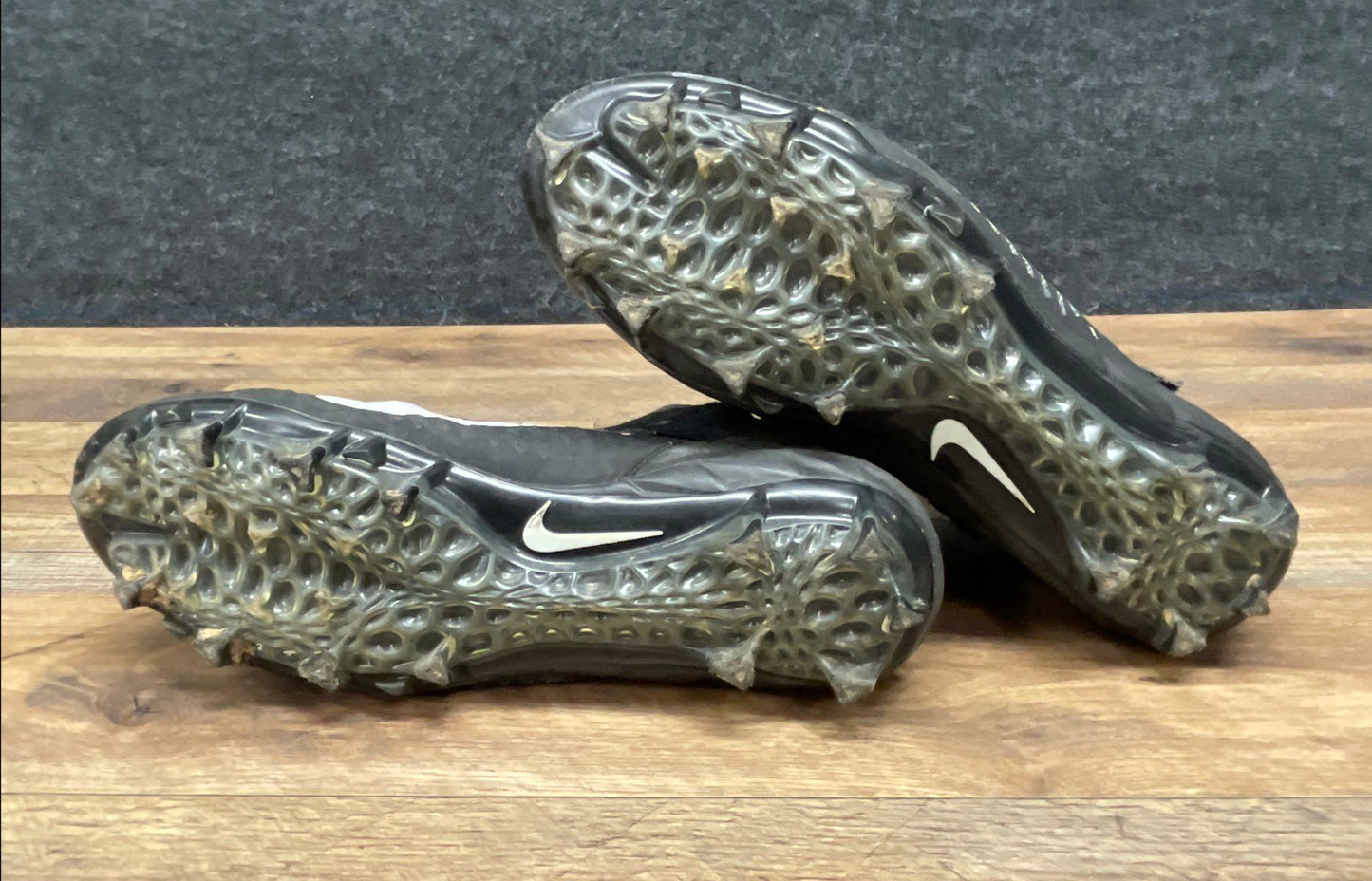 Nike Alpha Menace Pro 2 Mid Black White Football Cleats Men's Size 12