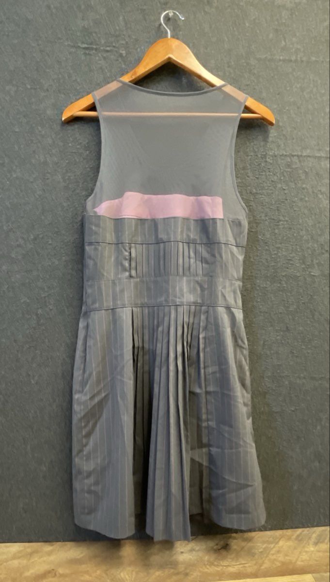 Bebe Women's Grey Pink Pinstripe Pleated Mesh Accent Sleeveless Dress Sz 8